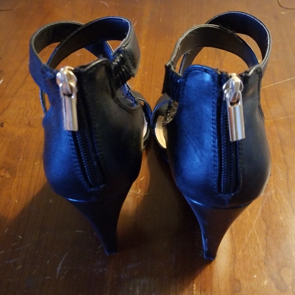 Heels - Picture 3 of 4
